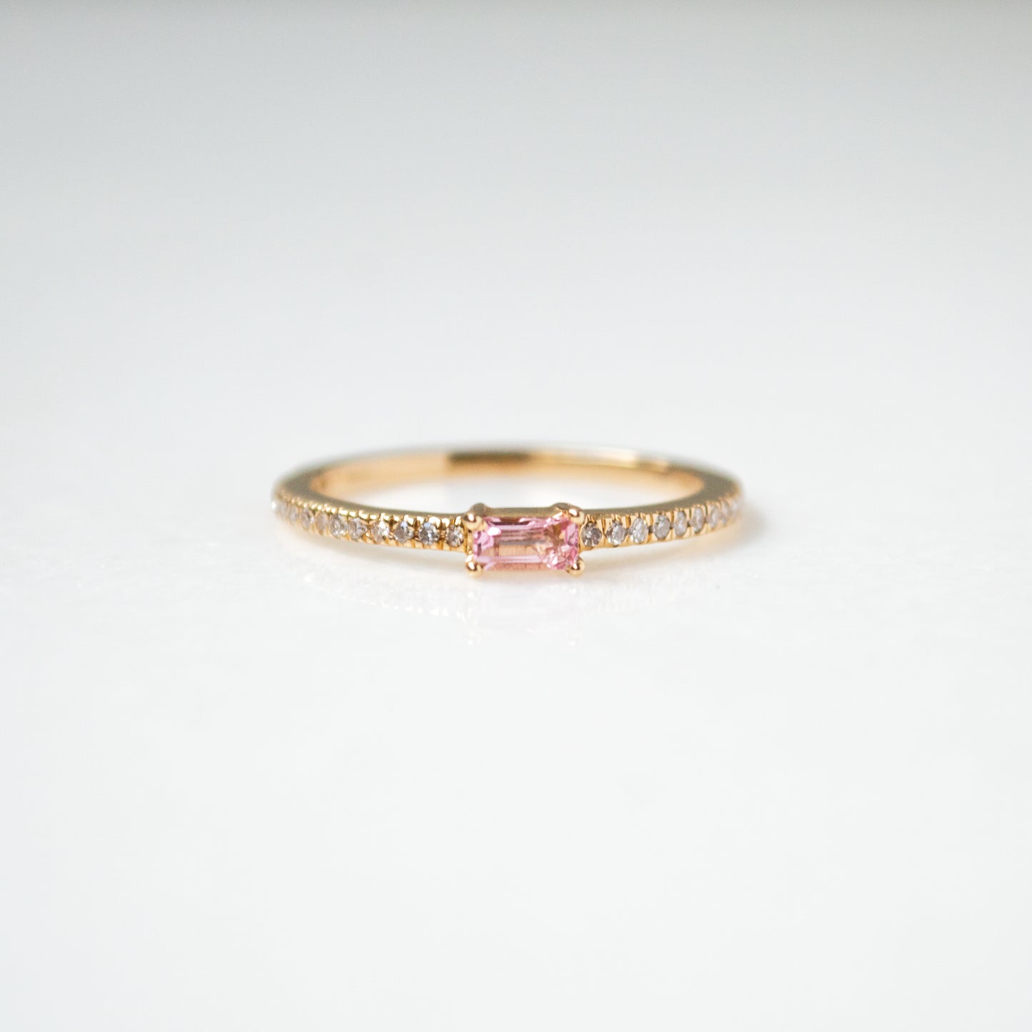 Anillo Zafiro Rosa y Diamantes