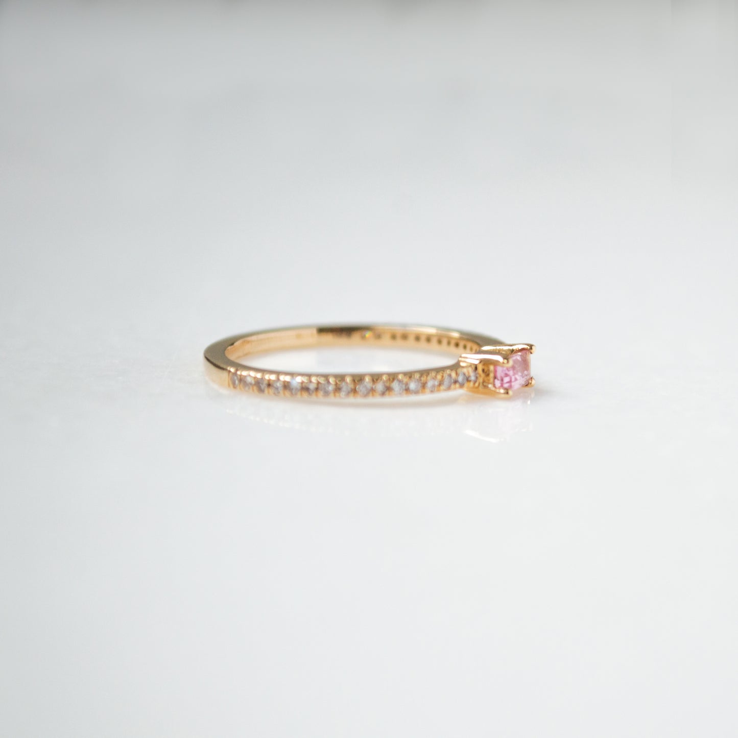 Anillo Zafiro Rosa y Diamantes