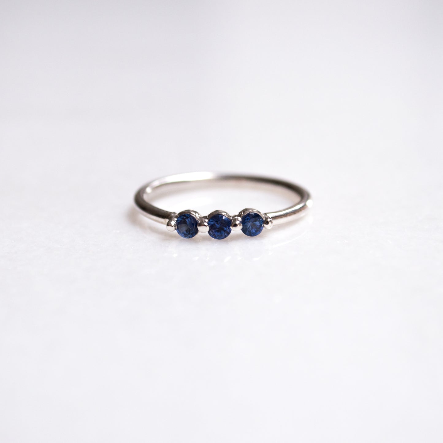 Anillo 3 Zafiros / Oro Blanco